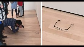 'Modern Art' Fans Fooled By A Pair Of Glasses